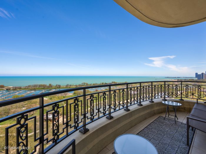 2550 N Lakeview Ave Unit 2104 Chicago IL 60614 USA - home for sale in Lincoln Park