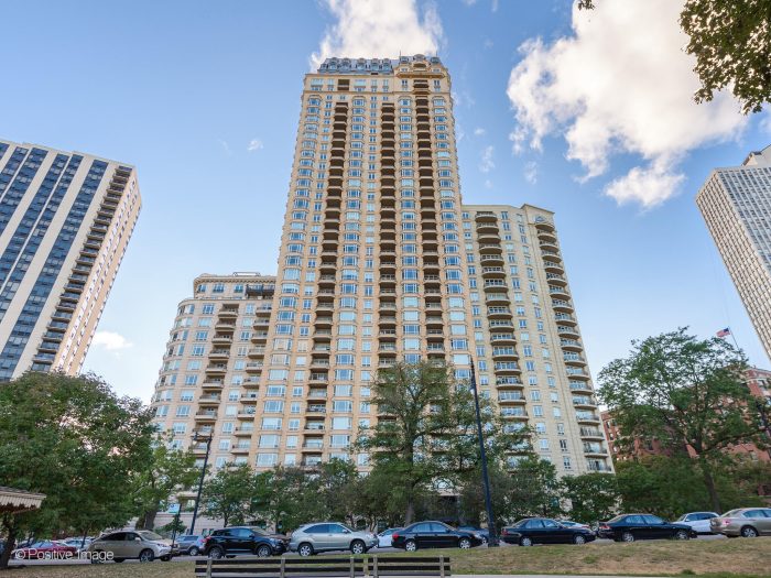 2550 N Lakeview Ave Unit 2104 Chicago IL 60614 USA - home for sale in Lincoln Park