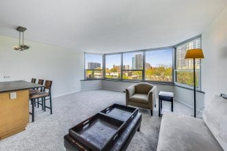 720 W Gordon Ter Unit 6D, Chicago, IL 60613