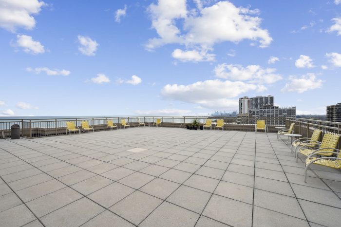 6301 N Sheridan #16M - terrace