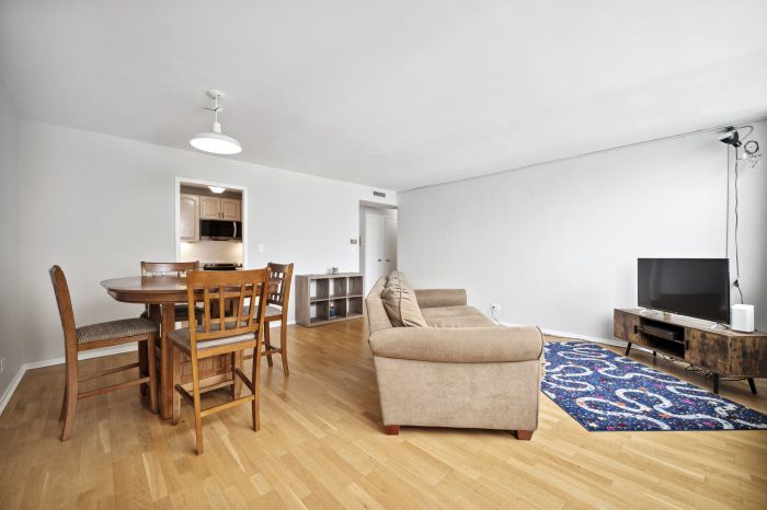 6301 N Sheridan #16M - Dining & Living Room