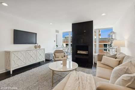 06_21WGoetheSt_18B_10001_LivingRoom_MRED_2000x1333