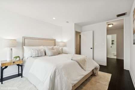 16_21WGoetheSt_18B_178001_PrimaryBedroom_MRED_2000x1333