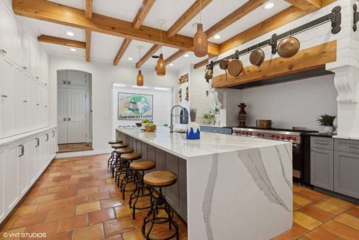 2309 N Geneva Terrace - Listed by Debra Dobbs, Chicago Realtor