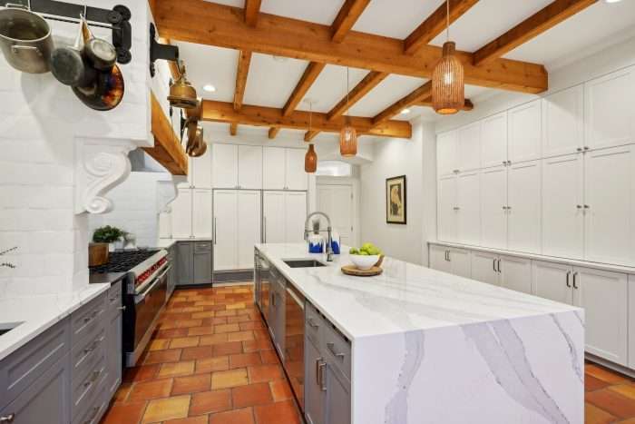 2309 N Geneva Terrace - Listed by Debra Dobbs, Chicago Realtor