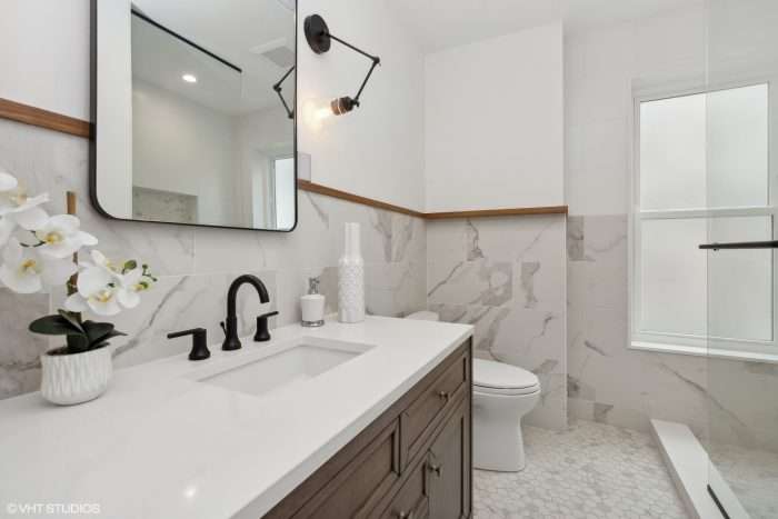 2309 N Geneva Terrace - Listed by Debra Dobbs, Chicago Realtor