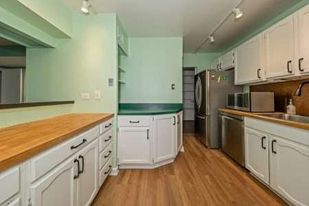 05_1540NStatePkwyUnit6D_177_Kitchen_HiRes