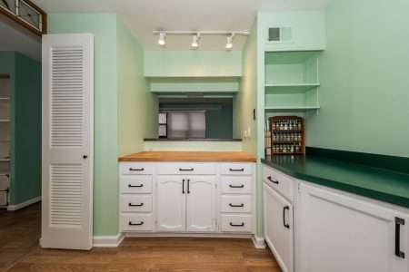07_1540NStatePkwyUnit6D_177002_Kitchen_HiRes