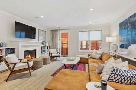 10_509WMenomoneeSt_3_FamilyRoom_HiRes