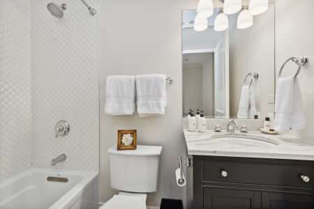 23_509WMenomoneeSt_11_4thBathroom_HiRes