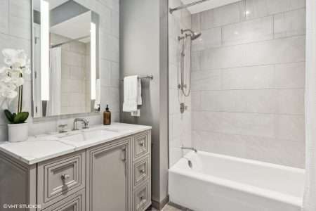 23_435NMichiganAve1701_8_GuestBathroom_Large