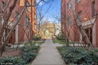 Address: 1323 W Addison St Unit 3A, Chicago, IL 60613