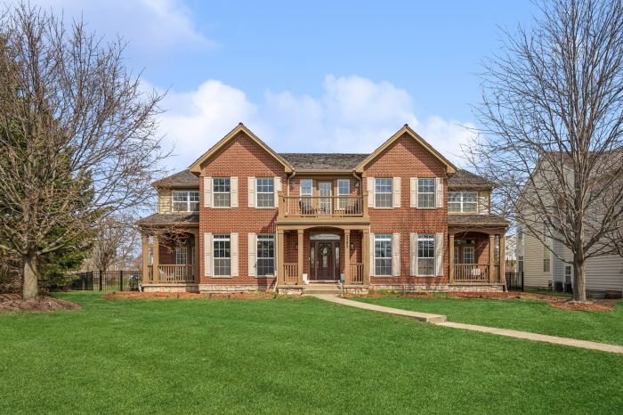 2582 Fielding Dr , Glenview, IL 60026 | SOLD | Debra Dobbs