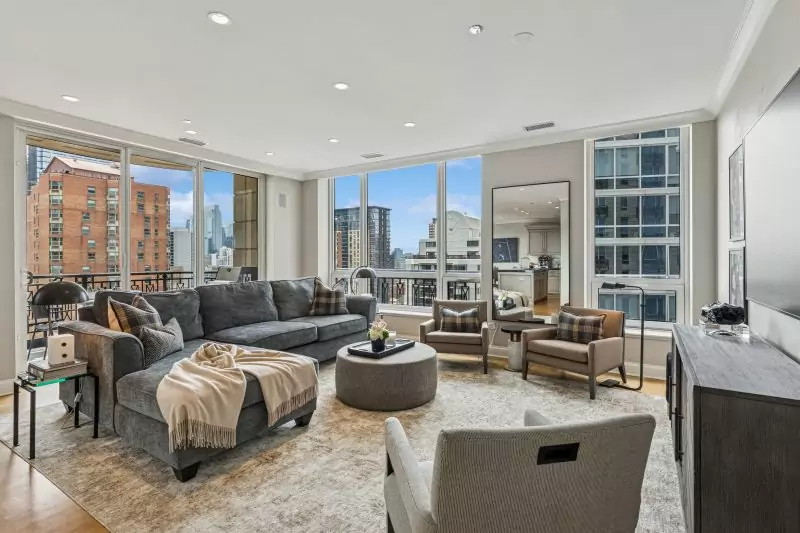 10 E Delaware Pl #21D Chicago IL 60611 | Home For Sale | Isabelle Lacouture | The Dobbs Group