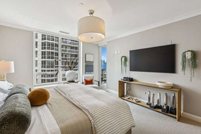 10 E Delaware Pl #21D Chicago IL 60611 | Home For Sale | Isabelle Lacouture | The Dobbs Group