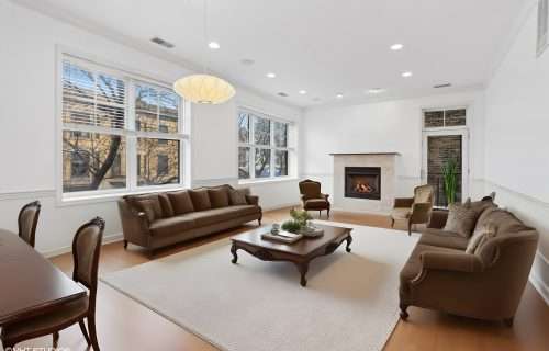 621 W Barry #304 - Living Room