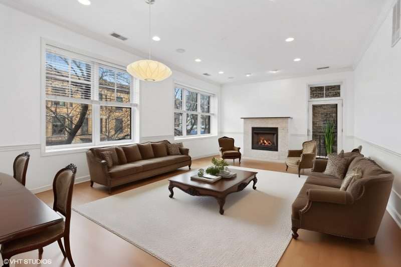 621 W Barry #304 - Living Room