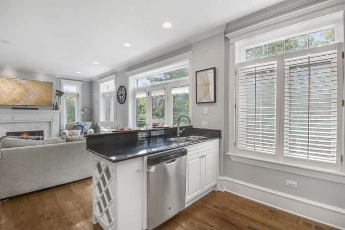 1503 N Mohawk St #2E Chicago, IL 60610 | Home For Sale | Debra Dobbs